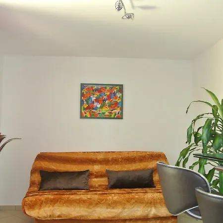 A L'oree Du Bois Apartment *